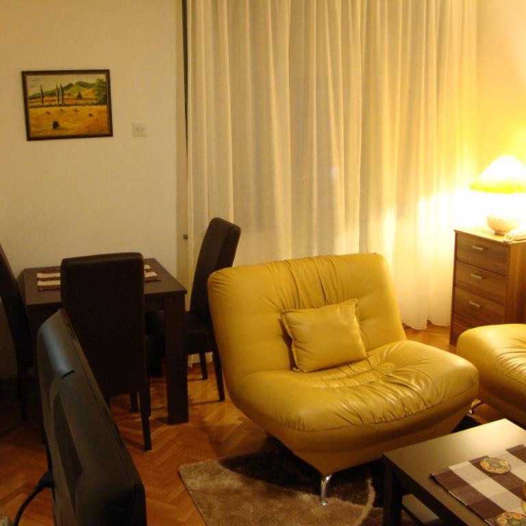 Centre Point Apartment - Two-Bedroom Apartment - 9