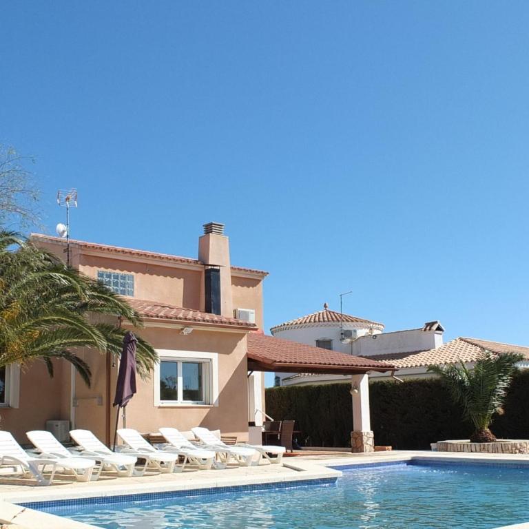 Villa Nerea with air conditioning & private swimming pool only 400m to the beach ideal for families - Villa - 1
