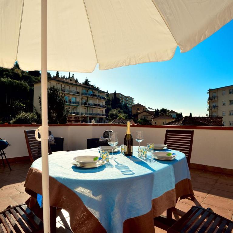 Casa con grande terrazza, AC, wifi, posto auto e vicino al mare - Casa con 1 Camera da Letto - 1