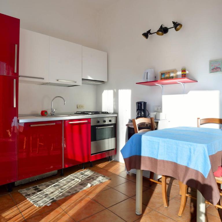 Casa con grande terrazza, AC, wifi, posto auto e vicino al mare - Casa con 1 Camera da Letto - 3