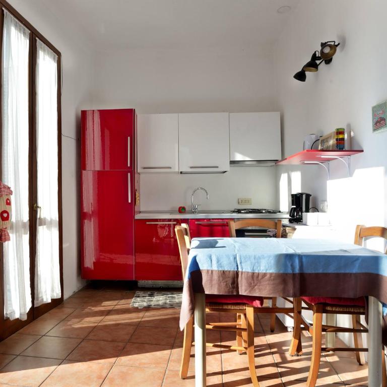 Casa con grande terrazza, AC, wifi, posto auto e vicino al mare - Casa con 1 Camera da Letto - 4