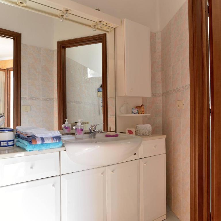 Casa con grande terrazza, AC, wifi, posto auto e vicino al mare - Casa con 1 Camera da Letto - 9