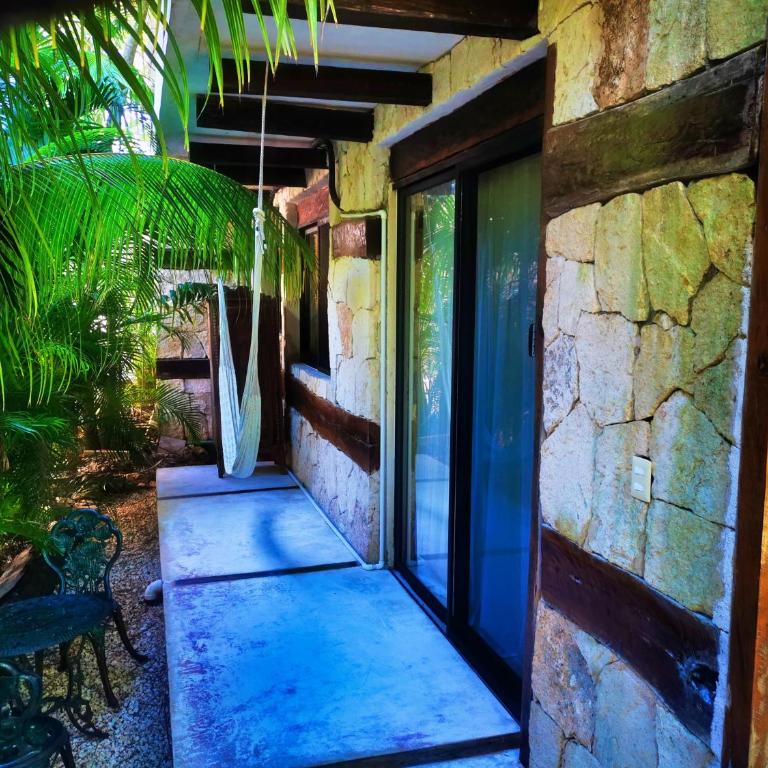 La Casa de Mia Tulum - Habitación con cama extragrande y balcón - 17