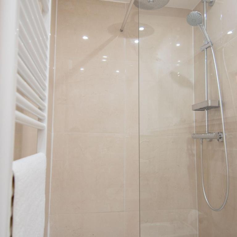 Klemi, rooms in old town Dolomia best home Check in automatico - Camera Matrimoniale con Bagno Privato - 18