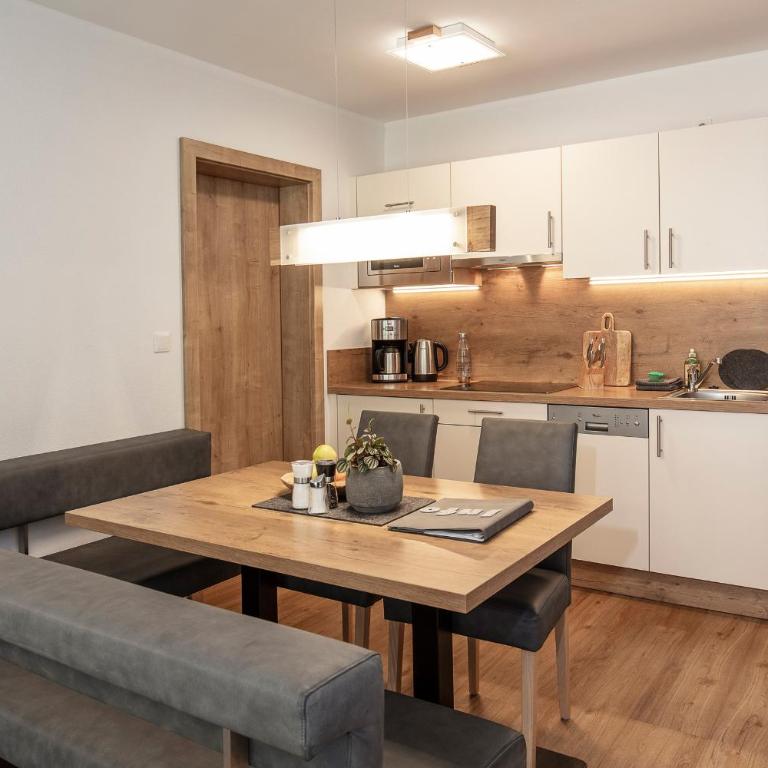 Apart Auszeit - Apartment mit 2 Schlafzimmern und Terrasse - 7
