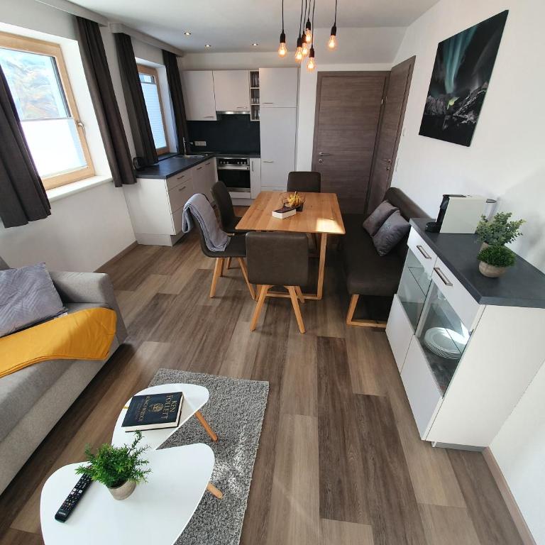 Beim Nannerl - Two-Bedroom Apartment - 1