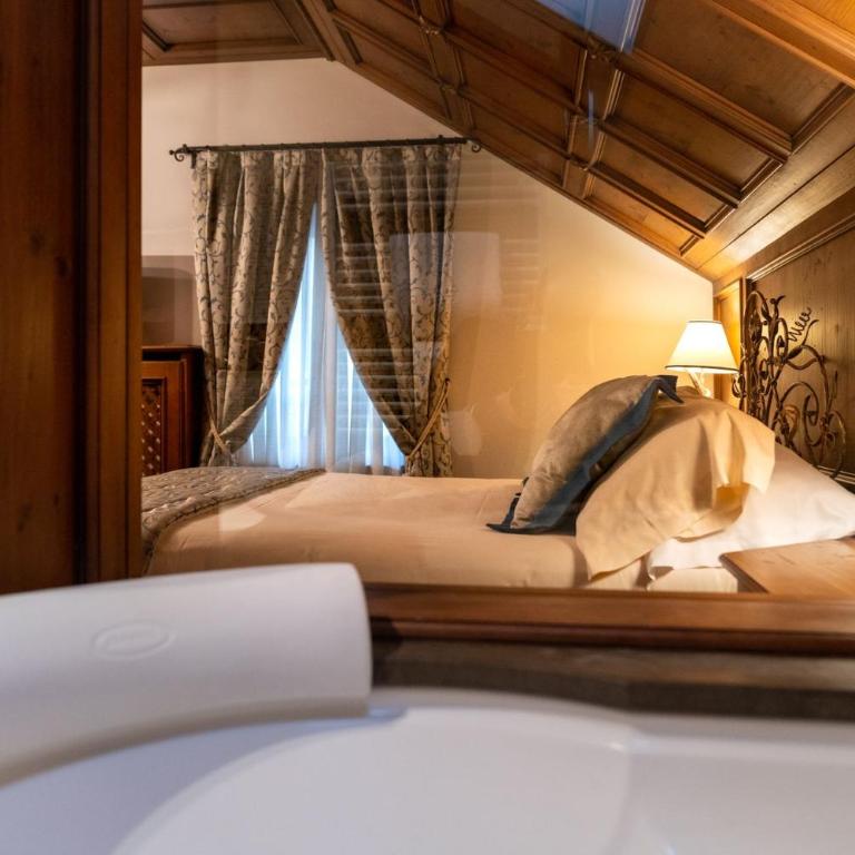 Ambra Cortina Luxury&Fashion Hotel - Suite con Vasca Idromassaggio - 8