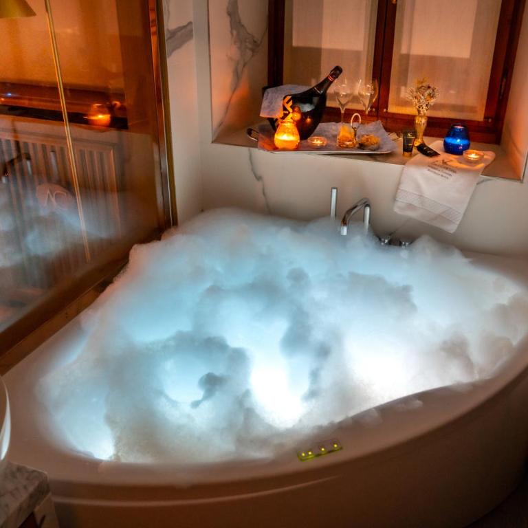 Ambra Cortina Luxury&Fashion Hotel - Camera Matrimoniale Superior "Relax" con Vasca Airpool - 1