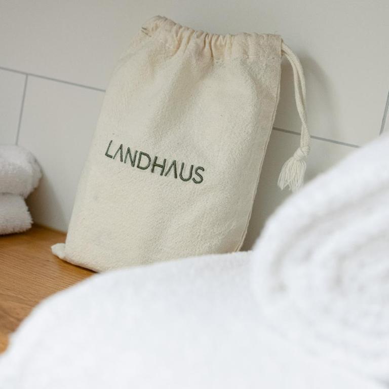 Hotel Landhaus - Alpines Doppelzimmer mit Balkon - 4