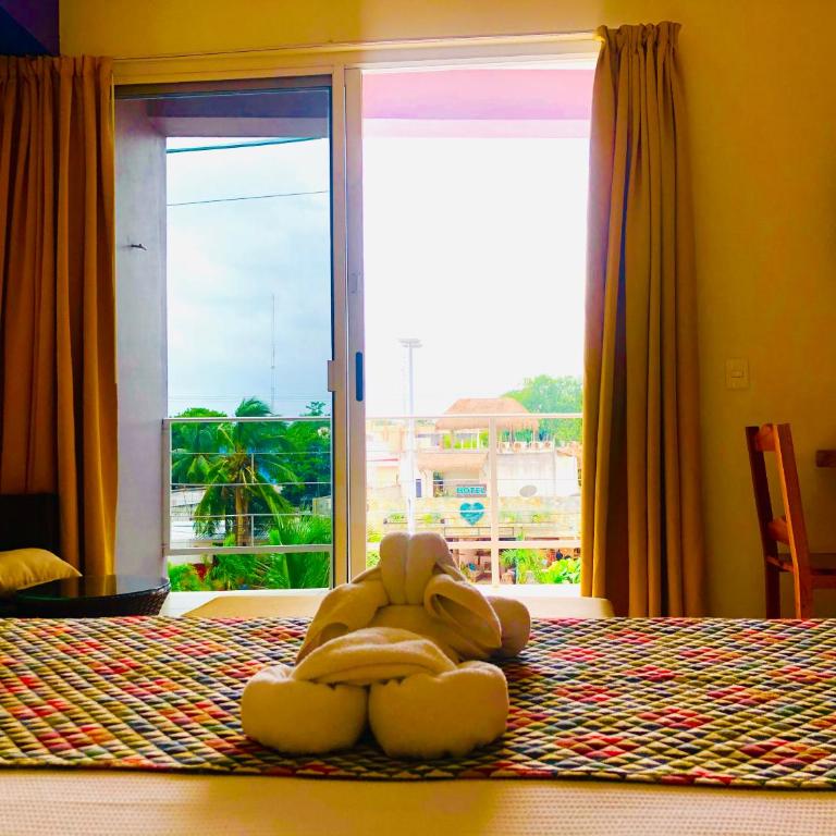 Hotel Arcoiris Tulum - Habitación con cama extragrande y balcón - 1