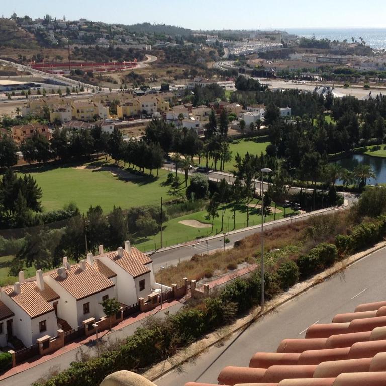 2 Bed Sleeps 4 sea views terrace communal pool - Apartamento - 6