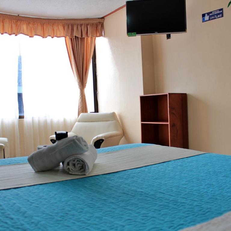 Hostal Dulce Amanecer - Habitación con cama extragrande y vistas a la montaña - 5