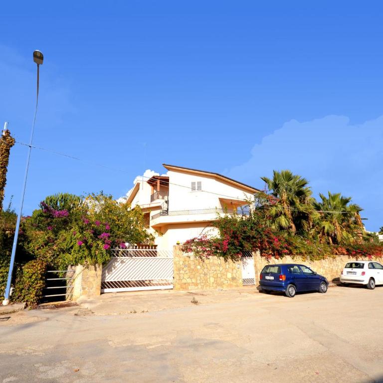 Timpi Russi Coastal Home - Two-Bedroom Holiday Home - 7