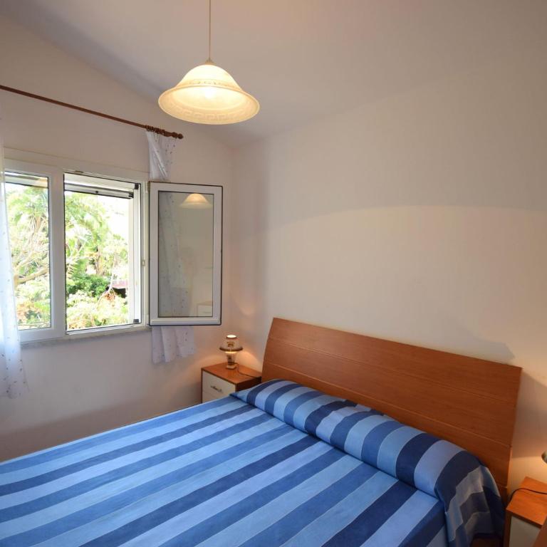 Timpi Russi Coastal Home - Two-Bedroom Holiday Home - 12