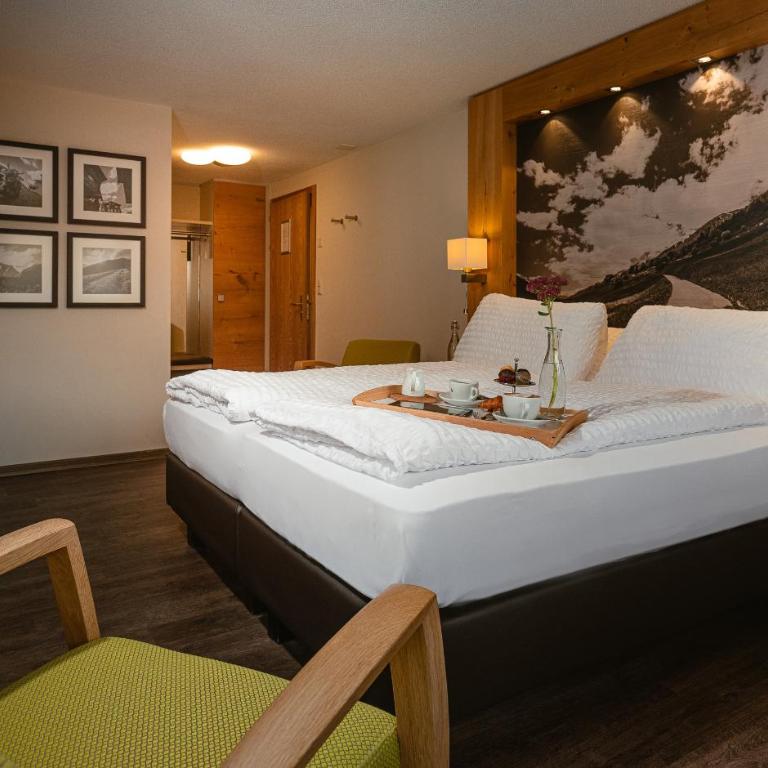 Hotel Landhaus - Alpines Doppelzimmer mit Balkon - 3