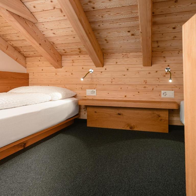 Hotel Landhaus - Alpines Familienzimmer mit Balkon - 5