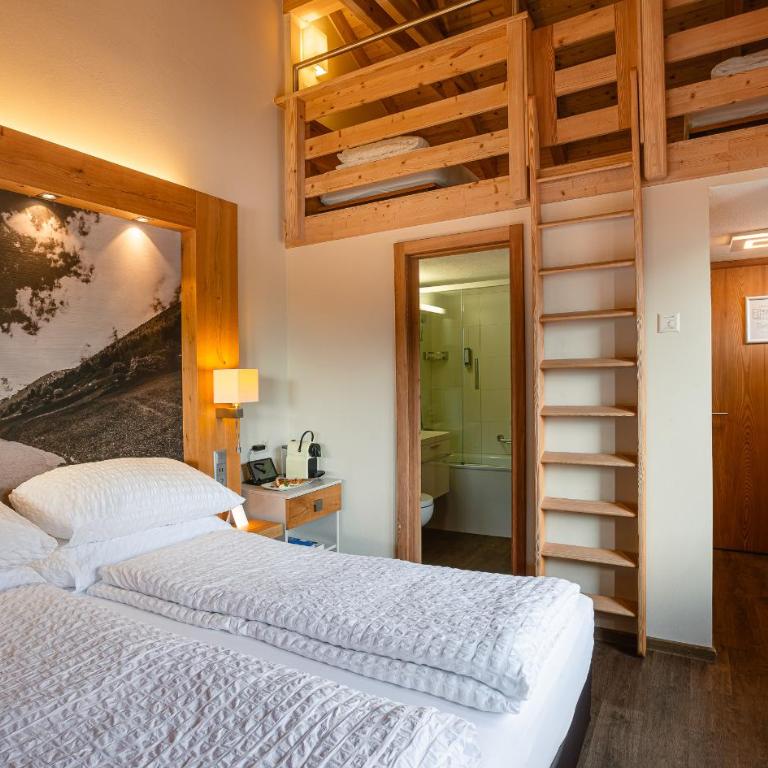Hotel Landhaus - Alpines Familienzimmer mit Balkon - 7
