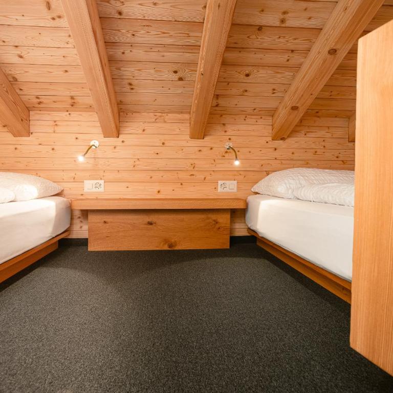 Hotel Landhaus - Alpines Familienzimmer mit Balkon - 2
