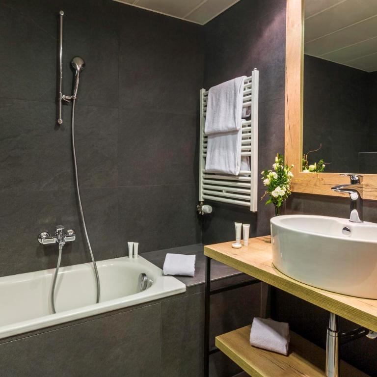 Edelweiss Manotel - Superior Room - 4
