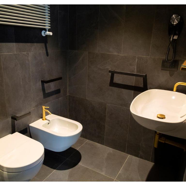 5-Rooms Apartment - King Room with Balcony - 10