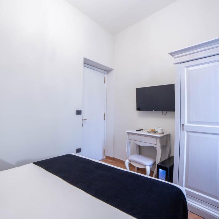 Residenza Florentia - Camera Matrimoniale con Bagno Privato Esterno - 2