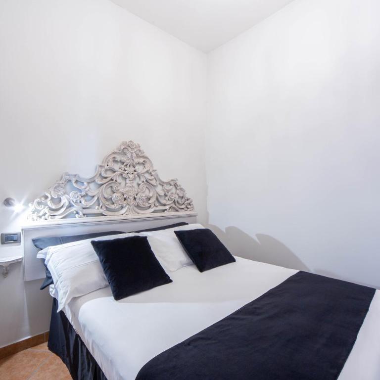 Residenza Florentia - Camera Matrimoniale con Bagno Privato Esterno - 3