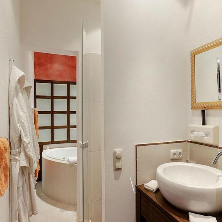 Cortisen am See - Adults only - Superior Doppelzimmer mit Seeblick und einem Balkon. - 2