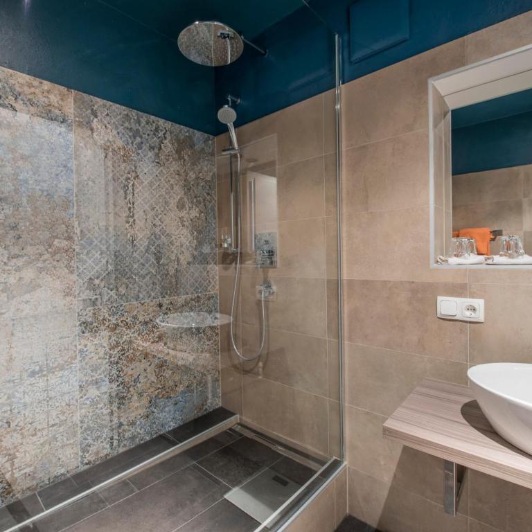 Cortisen am See - Adults only - Deluxe Doppelzimmer mit Seeblick und Balkon - 3