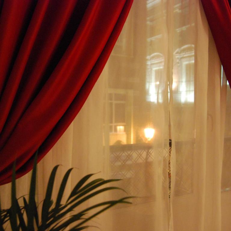 Hostal PETITE MAMAN - Deluxe Double Room with City View - 7