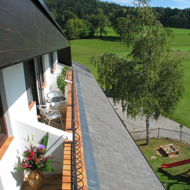 Hotel Sonnenhof - Doppel-/Zweibettzimmer mit Balkon - 13