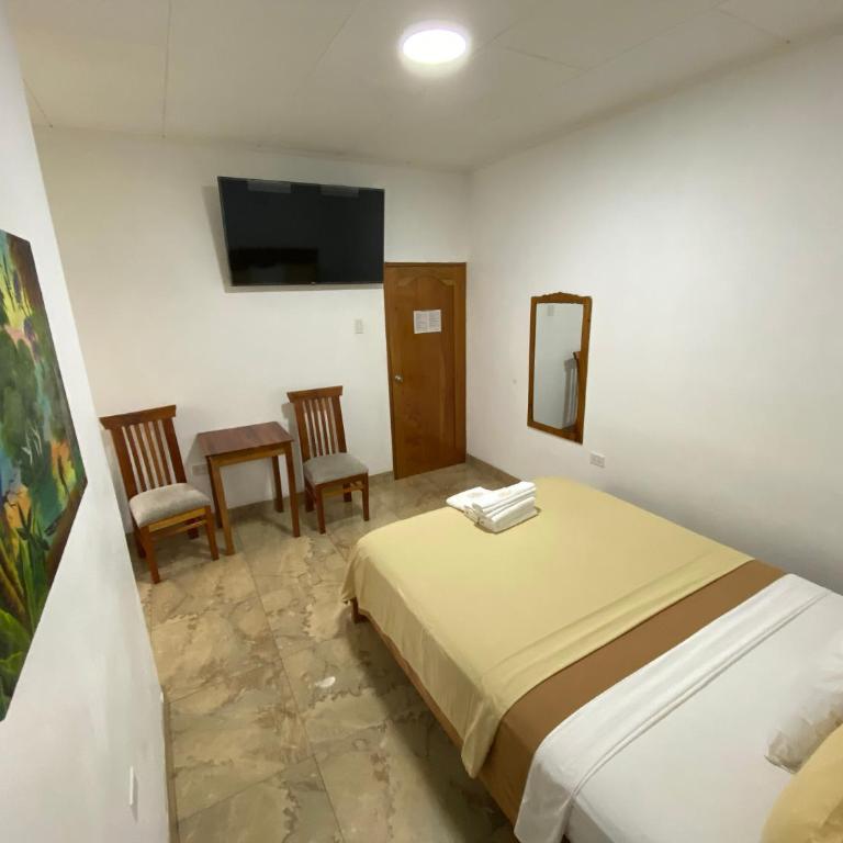 Fitzcarrald Hotel - Deluxe Room - 2