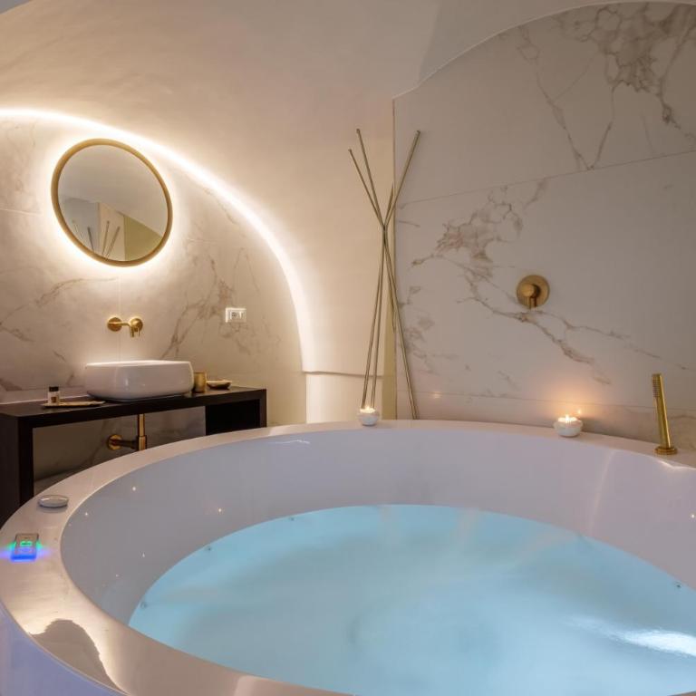La Bella Ostuni Suites - Camera Queen con Vasca Idromassaggio - 10