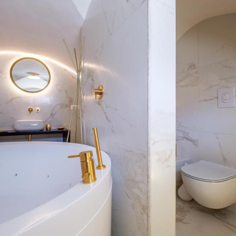 La Bella Ostuni Suites - Camera Queen con Vasca Idromassaggio - 14