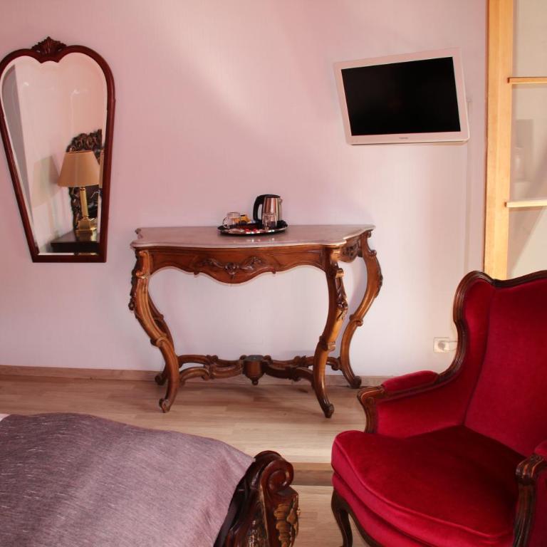 Historic Hotel Steinbock - Doppelzimmer mit Balkon und Ausblick - 3