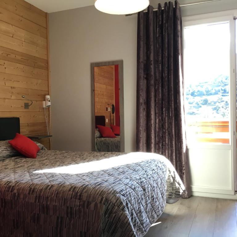 Hôtel Lacour - Chambre Double Supérieure - Vue sur Montagne - 12