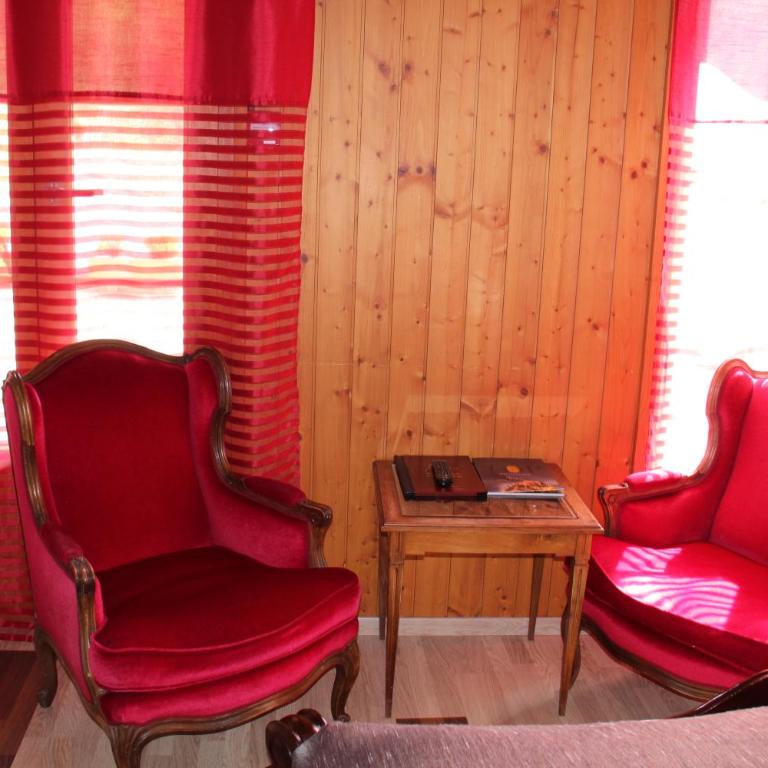 Historic Hotel Steinbock - Doppelzimmer mit Balkon und Ausblick - 1