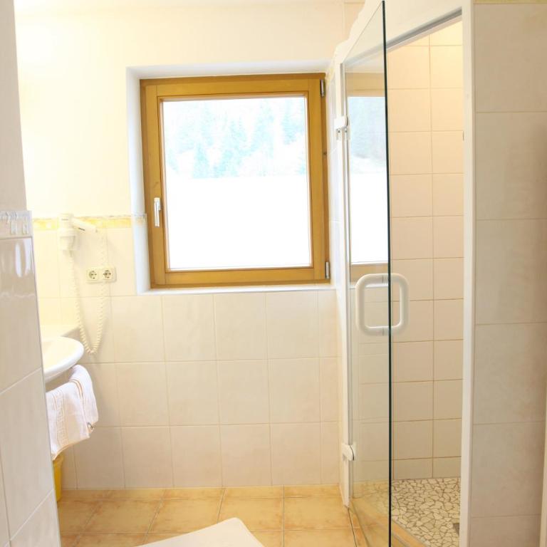 Hotel Pinzger Tux - Apartment mit 4 Schlafzimmern und einem Balkon - 1