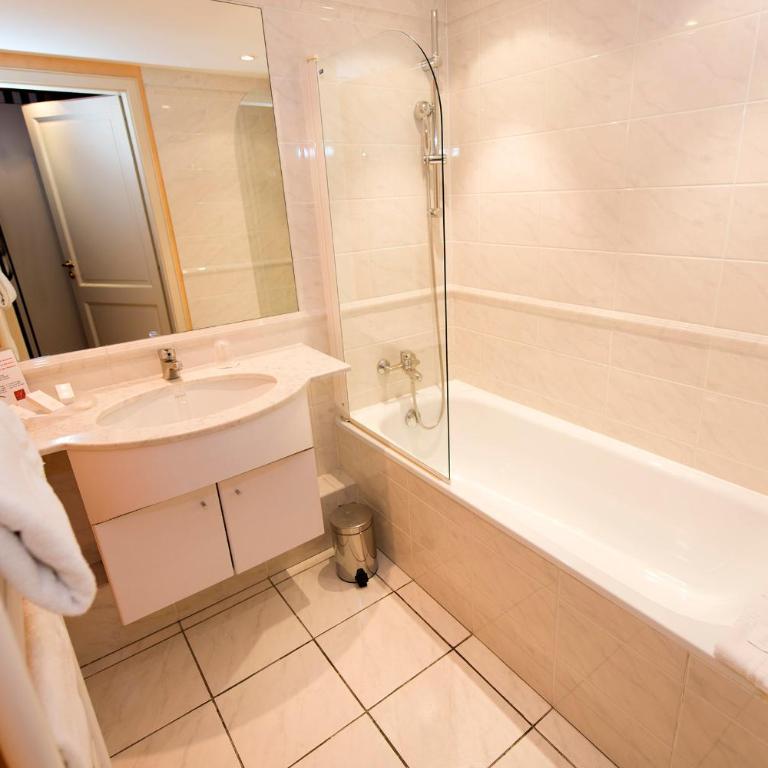 Le Jean-Sébastien Bach - Standard Double Room with Balcony - 7