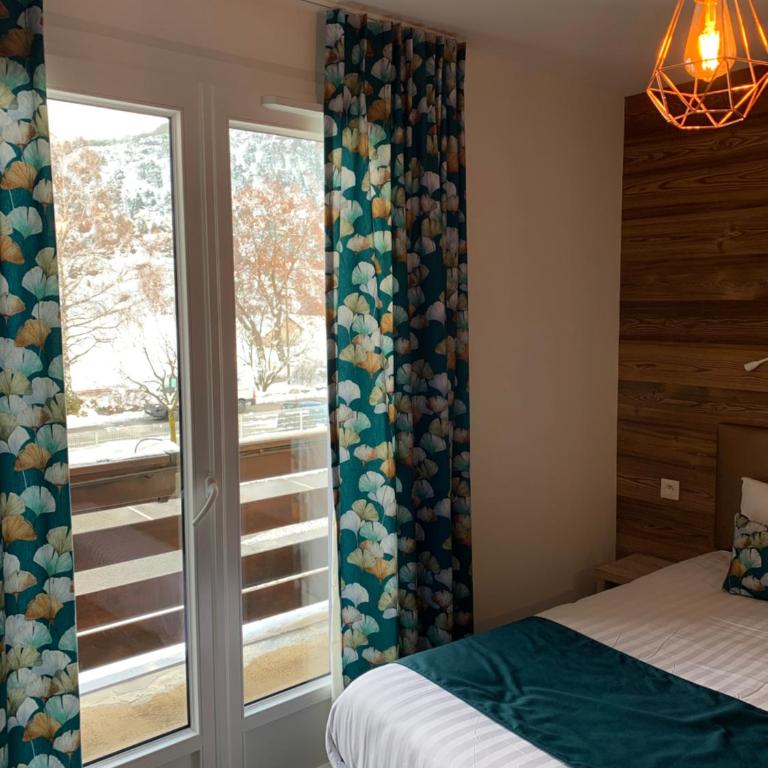 Hôtel Lacour - Chambre Double Supérieure - Vue sur Montagne - 6