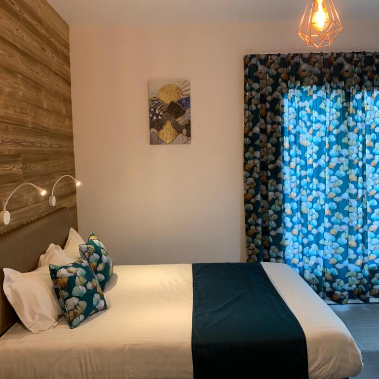 Hôtel Lacour - Chambre Double Supérieure - Vue sur Montagne - 10