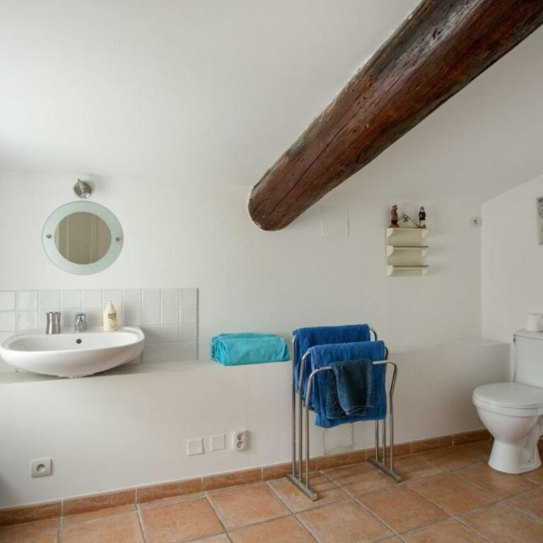 Marseillan 18th Century 2-Bed House Sleeps 6 - Chambre Double - Vue sur Parc - 10