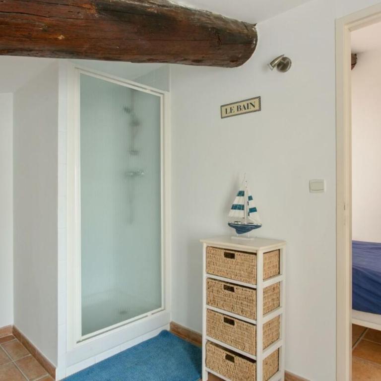Marseillan 18th Century 2-Bed House Sleeps 6 - Chambre Double - Vue sur Parc - 8