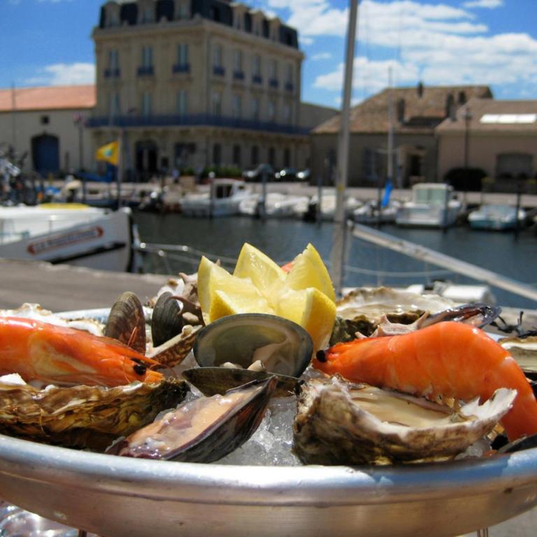 Marseillan 18th Century 2-Bed House Sleeps 6 - Chambre Double - Vue sur Parc - 11