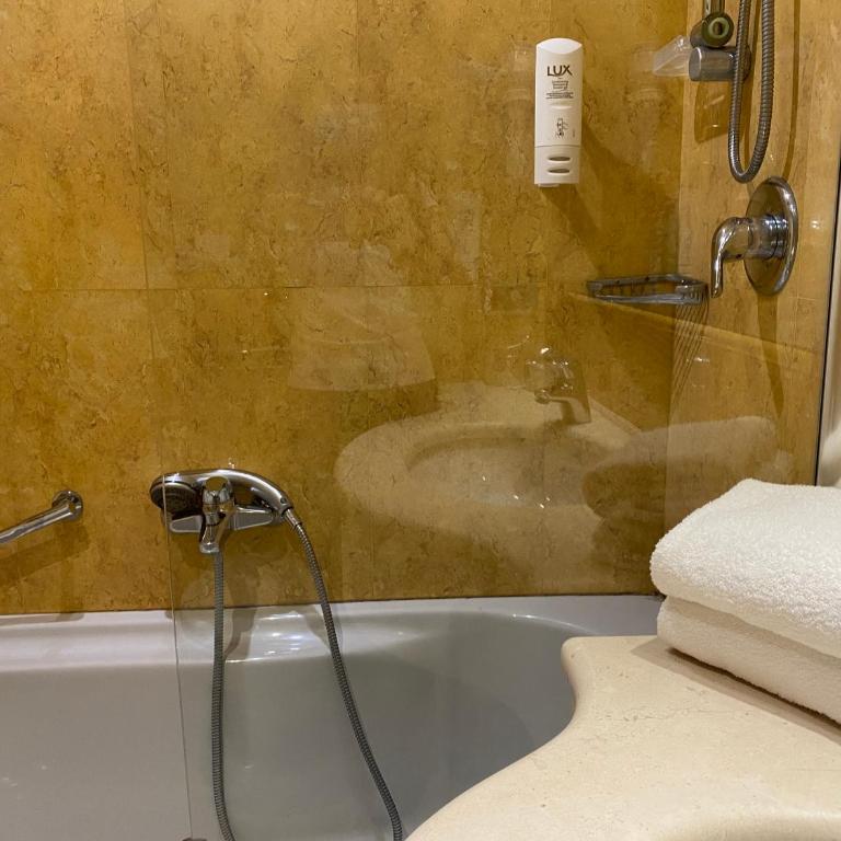 Holiday Inn Cagliari by IHG - Camera King Premium - 2