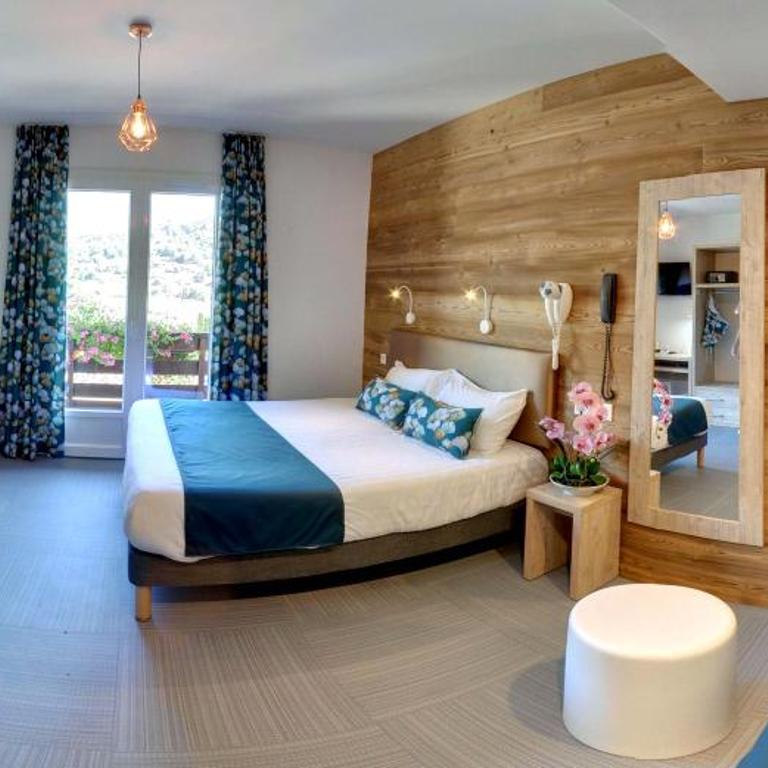 Hôtel Lacour - Chambre Quadruple - Vue sur Montagnes - 4