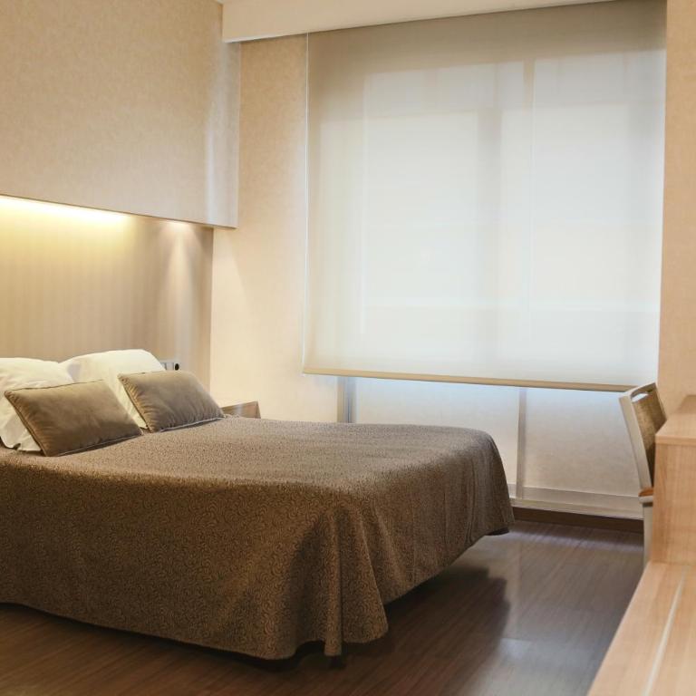 Aparthotel Silver - Double or Twin Room with City View - 13