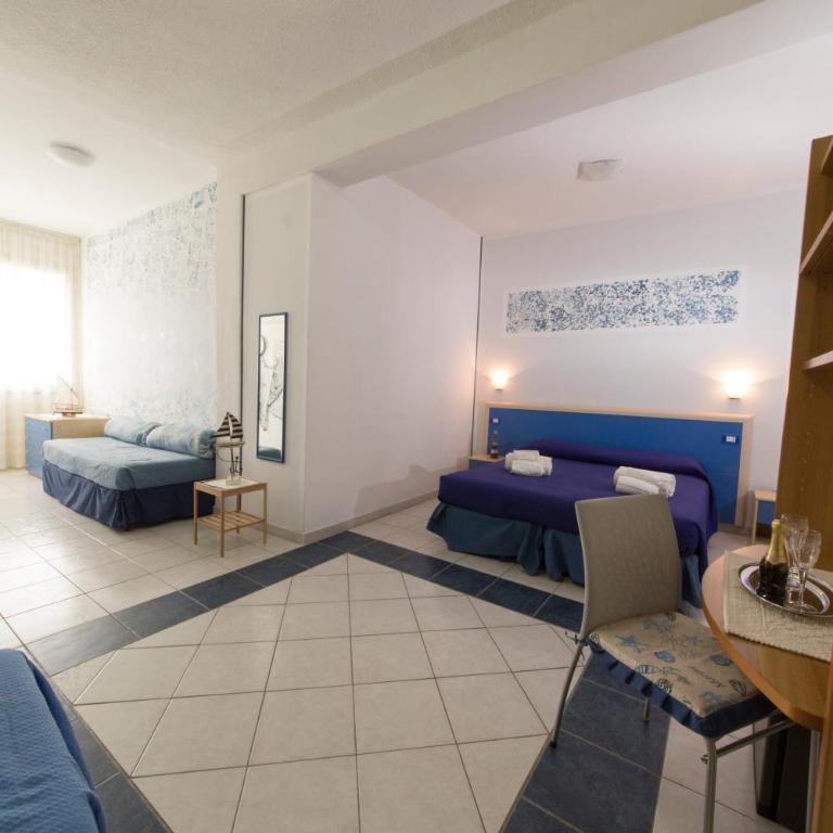 Lewis Rooms Poetto Beach - Family Room - 2