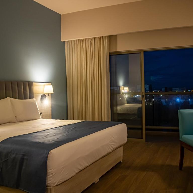 Varali Grand Hotel - King Room with Lake View - 1