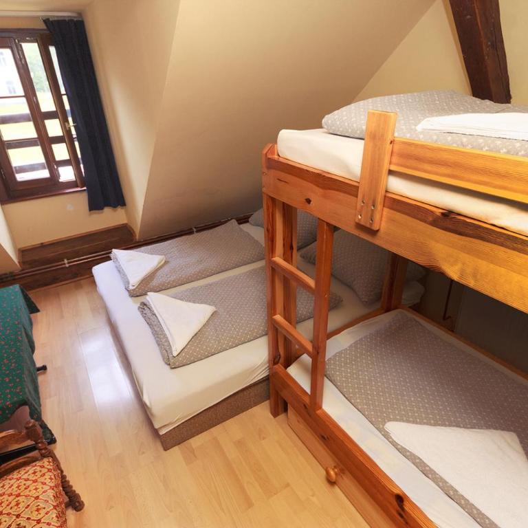 Penzion Black Sheeps Adventures - Standard Vierbettzimmer mit Gemeinschaftsbad - 9