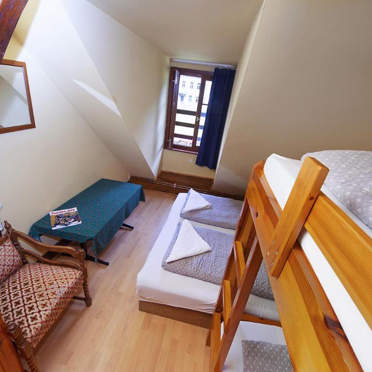 Penzion Black Sheeps Adventures - Standard Vierbettzimmer mit Gemeinschaftsbad - 11